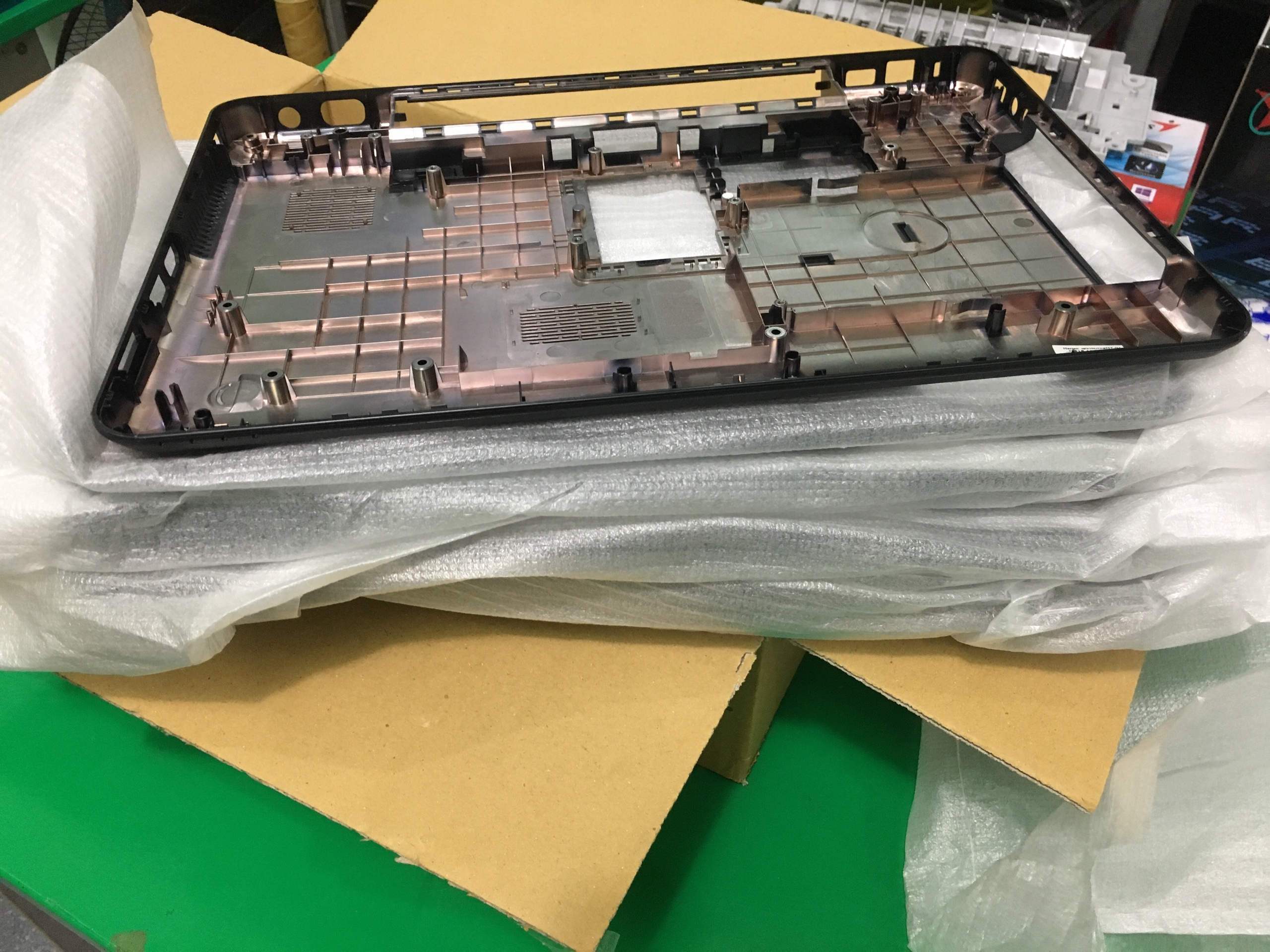 Vi Tính Gia Nguyên chuyên mua bán, thay thế các loại vỏ laptop DELL mới, vỏ laptop DELL cũ còn đẹp. thay thế lấy ngay. Khách hàng ngồi đợi lấy ngay, không phải chờ lâu, hoặc gửi máy lại  Giá Vỏ mặt D Laptop Dell Inspiron 15R N5110 chỉ với 350.000 VND  (Chưa tính công thay thế )