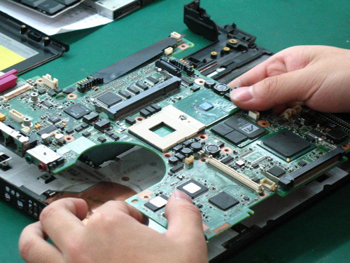 Sửa chữa laptop nhanh chóng, uy tín chất lượng tại Vi Tính Gia Nguyễn